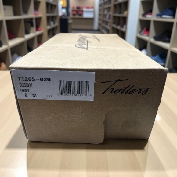 Trotters Ruby Grey Warm and Cozy Slippers - Size 8 - Picture 8 of 8